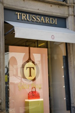 Milan, İtalya - 24 Eylül 2017: Trussardi mağaza Milano'da. SK