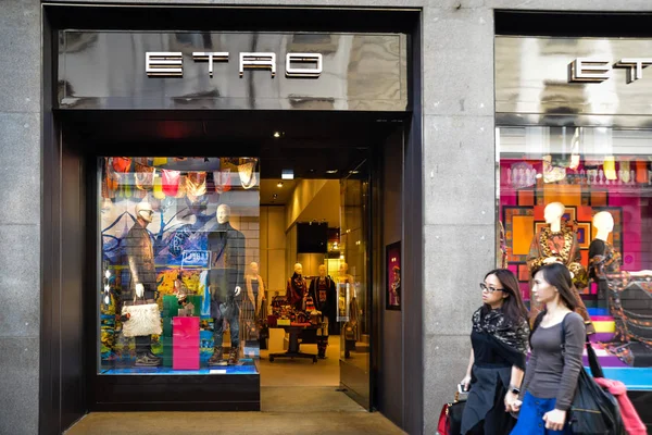 Milán, Itálie – 24. září 2017: Etro obchod v Miláně. Móda — Stock fotografie
