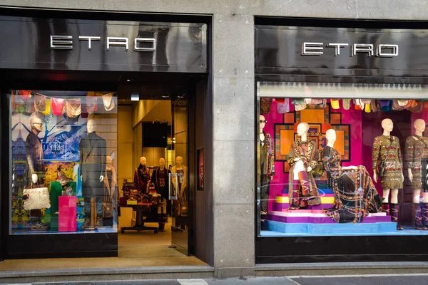 Milan, İtalya - 24 Eylül 2017: Etro mağaza Milano'da. Moda — Stok fotoğraf