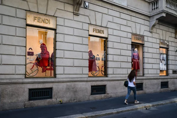 Milan, Italy - September 24, 2017:  - store in Milan — Stock Photo, Image