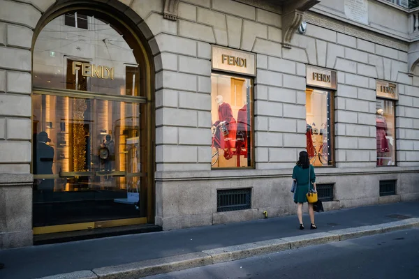 Milan, Italy - September 24, 2017:  - store in Milan — Stock Photo, Image