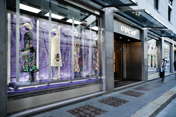 Milano, 24 settembre 2017: negozio Gucci a Milano. Settimana della moda Gucci shopping — Foto Stock