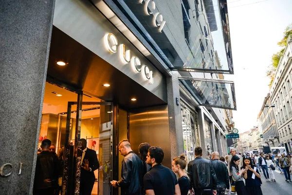 Milan, Italy - September 24, 2017:  Gucci store in Milan. Fashion week Gucci shopping — Stock Photo, Image