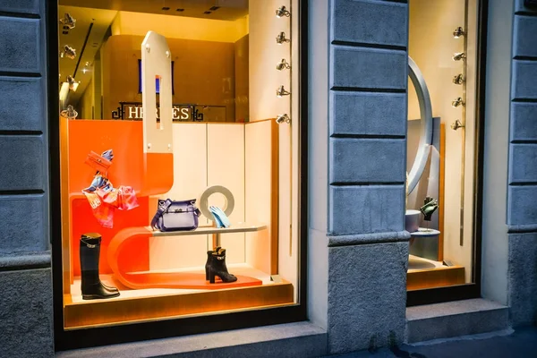 Mailand, Italien - 24. september 2017: hermes store in Mailand. faschi — Stockfoto