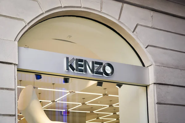 Милан, Италия - 24 сентября 2017 года: магазин Kenzo в Милане. Фасио — стоковое фото