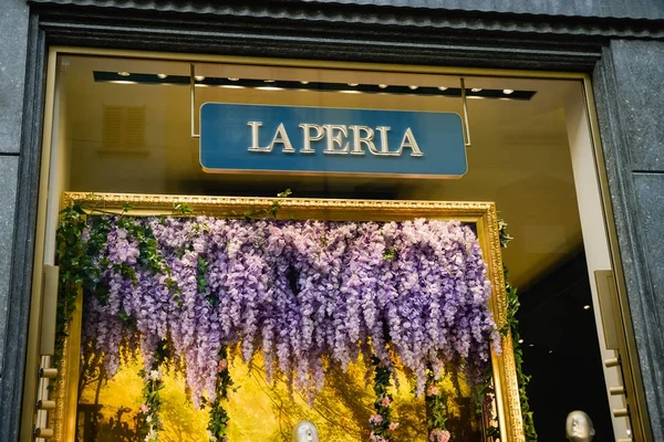 Milan, İtalya - 24 Eylül 2017: La Perla mağaza Milano'da. Fas