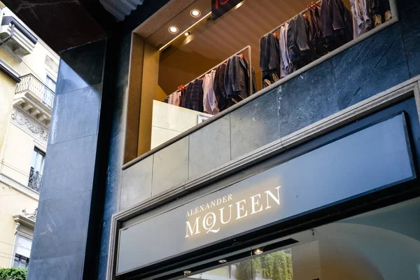 Mailand, Italien - 24. september 2017: alexander mcqueen store in m — Stockfoto