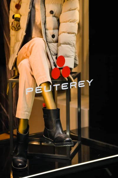 Milan, Italy - September 24, 2017:  Peuterey store in Milan. Fas — Stock Photo, Image