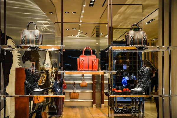 Milán, Italia - 24 de septiembre de 2017: Tienda Tod 's en Milán. Fashio. — Foto de Stock