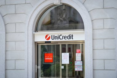 Milan, İtalya - 24 Eylül 2017: Unicredit Bankası Milano