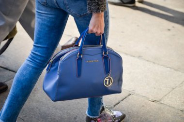 Milan, İtalya - 24 Eylül 2017: Trussardi çanta