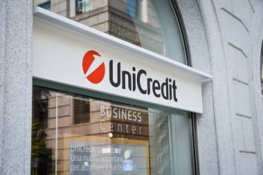 Milan, İtalya - 24 Eylül 2017: Unicredit Bankası Milano