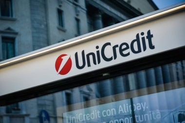 Milan, İtalya - 24 Eylül 2017: Unicredit Bankası Milano