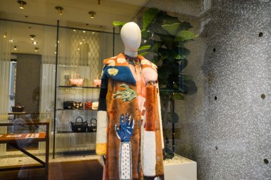 Milan, İtalya - 24 Eylül 2017: Valentino mağaza Milano'da. SK