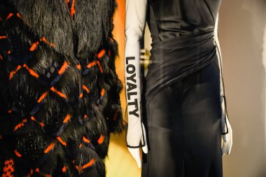 Milan, İtalya - 24 Eylül 2017: Versace mağaza Milano'da. Burak