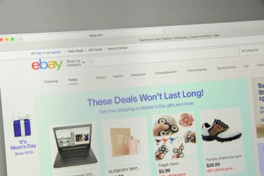 Milan, İtalya - 7 Mayıs 2017: Ebay Web sitesinin ana sayfası. eBay online tüketici tüketici ve iş-to-tüketici satış kolaylaştıran bir çok uluslu e-ticaret, kuruluştur.