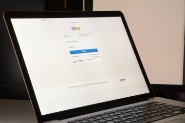 Milan, İtalya - 7 Mayıs 2017: Ebay Web sitesinin ana sayfası. eBay online tüketici tüketici ve iş-to-tüketici satış kolaylaştıran bir çok uluslu e-ticaret, kuruluştur.