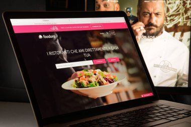 Milan, İtalya - 7 Mayıs 2017: Foodora Web sitesi ana. Foodora olduğunu