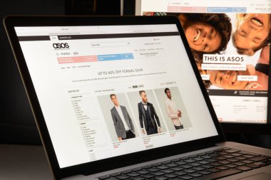 Milan, İtalya - 7 Mayıs 2017: Asos Web sitesi ana. Bu bir İngiliz moda e-ticaret mağaza var. Logo
