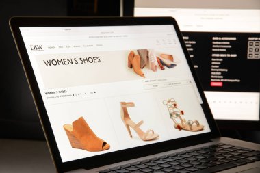 Milan, İtalya - 7 Mayıs 2017: Dsw Web sitesi ana. Bir moda olduğunu