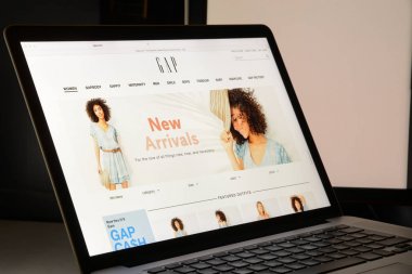 Milan, İtalya - 7 Mayıs 2017: Gap marka Web sitesi ana. Bir f olduğunu