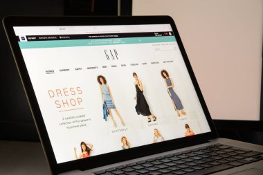 Milan, İtalya - 7 Mayıs 2017: Gap marka Web sitesi ana. Bir f olduğunu