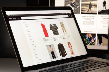 Milan, İtalya - 7 Mayıs 2017: Lyst Web sitesi ana. Bir fashio olduğunu