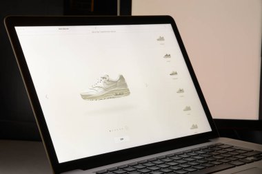 Milan, İtalya - 7 Mayıs 2017: Nike Web sitesi ana. Bir fashio olduğunu