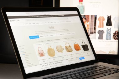 Milan, İtalya - 7 Mayıs 2017: Salonu tarzı Web sitesi ana. Bu bir 