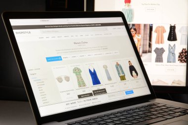 Milan, İtalya - 7 Mayıs 2017: Salonu tarzı Web sitesi ana. Bu bir 