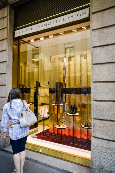 Mailand, Italien - 24. september 2017: zanotti store in milan. Fash — Stockfoto