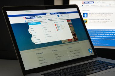 Milan, İtalya - 10 Ağustos 2017: Hdfc Bankası web sitesi homepa sınırlı