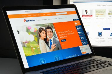 Milan, İtalya - 10 Ağustos 2017: ICICI banka Web sitesi ana. Bu 