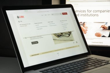 Milan, İtalya - 10 Ağustos 2017: Ubs Bankası web sitesi ana. Bu