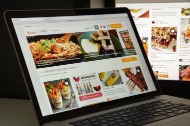 Milan, İtalya - 10 Ağustos 2017: Allrecipes Web sitesi ana. Bu 