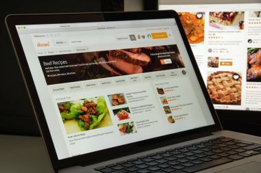 Milan, İtalya - 10 Ağustos 2017: Allrecipes Web sitesi ana. Bu 