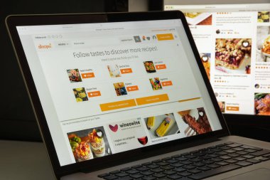 Milan, İtalya - 10 Ağustos 2017: Allrecipes Web sitesi ana. Bu 