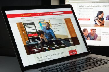 Milan, İtalya - 10 Ağustos 2017: Wells Fargo Web sitesi ana. Bu