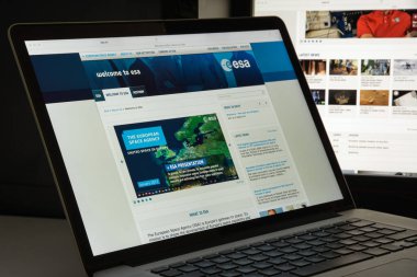 Milan, İtalya - 10 Ağustos 2017: Esa Web sitesi ana. Bir i olduğunu