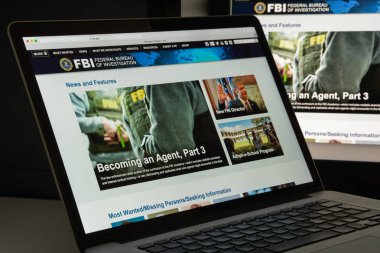 Milan, İtalya - 10 Ağustos 2017: Fbi Web sitesi ana. Bu iç Intelligence ve güvenlik hizmeti, Amerika Birleşik Devletleri ve onun asıl federal yasa ajansı 's. FBI logosu görünür.