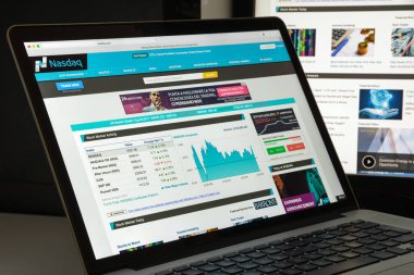 Milan, İtalya - 10 Ağustos 2017: Nasdaq Web sitesi ana. Bu bir
