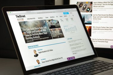 Milan, İtalya - 10 Ağustos 2017: Veonu Web sitesi ana. Veonu logosu görünür.