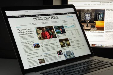 Milan, İtalya - 10 Ağustos 2017: Wall Street Journal Web sitesi ana sayfa