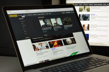 Milan, İtalya - 10 Ağustos 2017: Kırık Web sitesi ana. Bu 