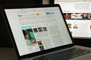 Milan, İtalya - 10 Ağustos 2017: Sina Web sitesi ana. Bir C olduğunu