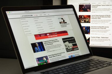 Milan, İtalya - 10 Ağustos 2017: Stereogum Web sitesi ana. Bunu ben