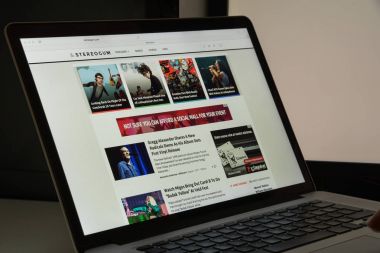 Milan, İtalya - 10 Ağustos 2017: Stereogum Web sitesi ana. Bunu ben