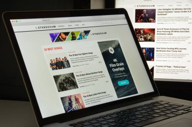 Milan, İtalya - 10 Ağustos 2017: Stereogum Web sitesi ana. Bunu ben