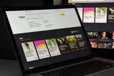 Milan, İtalya - 10 Ağustos 2017: Yandex Web sitesi ana. Bu bir