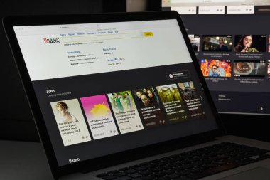 Milan, İtalya - 10 Ağustos 2017: Yandex Web sitesi ana. Bu bir